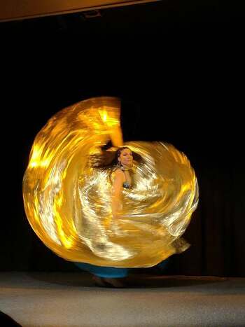 Danse orientale avec sabre